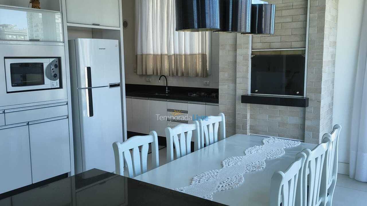 Apartamento para aluguel de temporada em Itapema (Meia Praia)