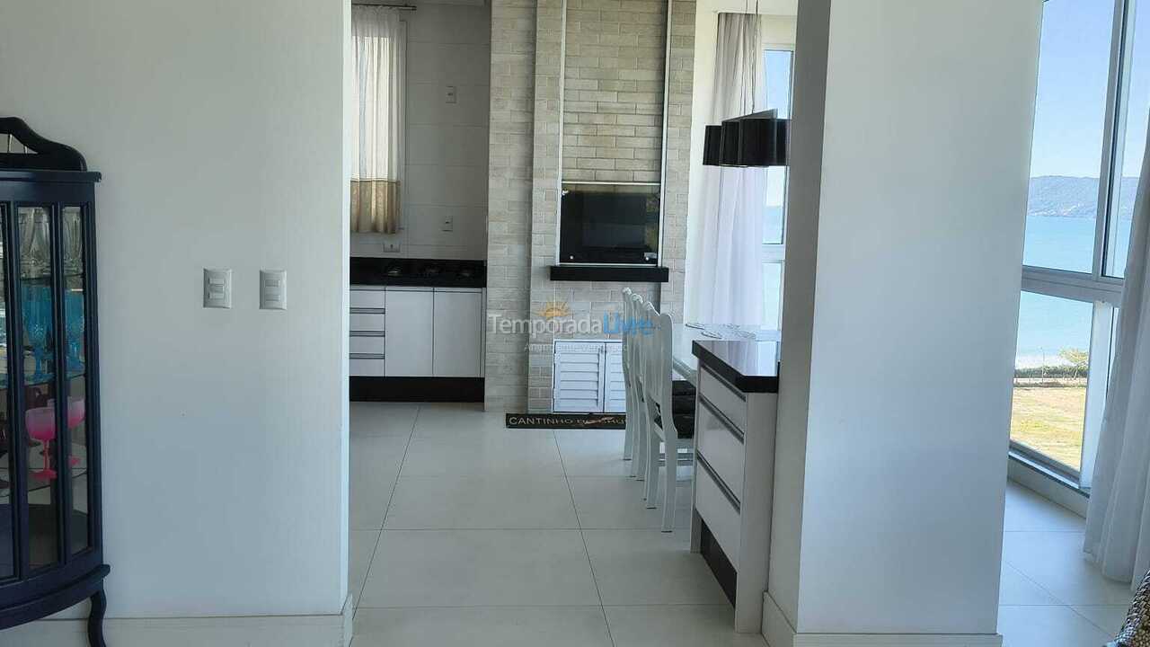Apartamento para aluguel de temporada em Itapema (Meia Praia)