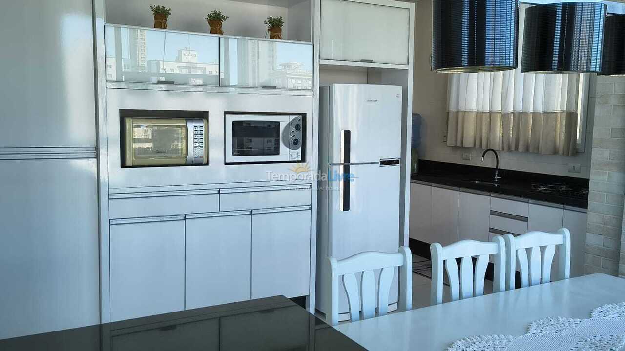 Apartamento para aluguel de temporada em Itapema (Meia Praia)