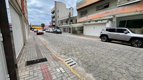 Apartamento en Meia Praia, a 200 metros del mar.