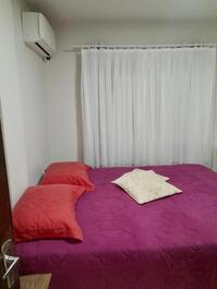 Apartamento en Meia Praia, a 200 metros del mar.