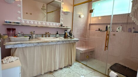 Lindo apartamento de 2 quartos frente mar