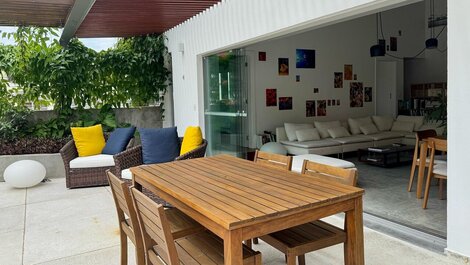 Ático de 2 dormitorios con terraza y barbacoa