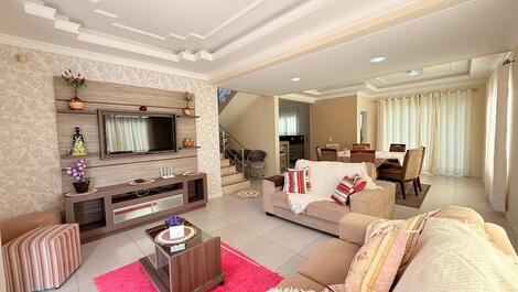 Casa Espaçosa à 400m da Praia de Mariscal