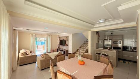 Casa Espaçosa à 400m da Praia de Mariscal