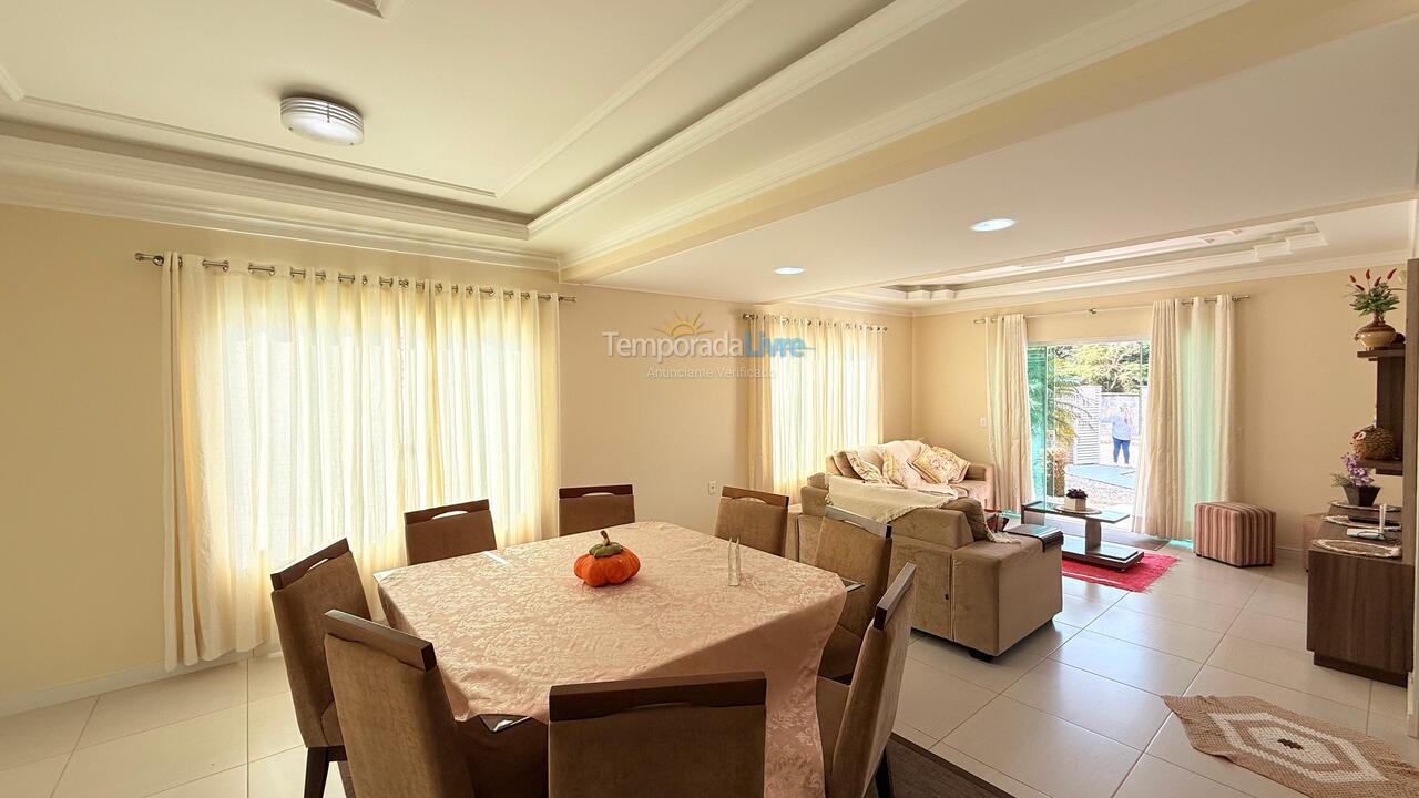 Casa para aluguel de temporada em Bombinhas (Canto Grande)