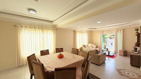 Casa Espaçosa à 400m da Praia de Mariscal