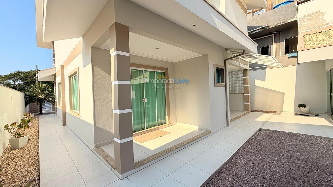 Casa para aluguel de temporada em Bombinhas (Canto Grande)