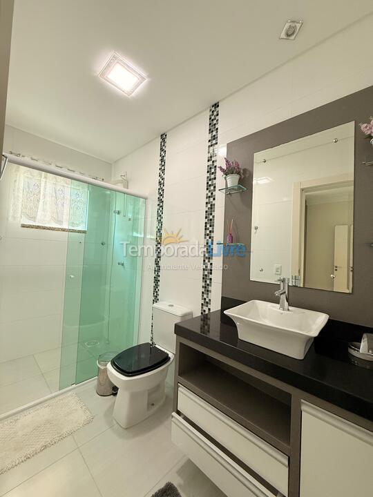 Casa para aluguel de temporada em Bombinhas (Canto Grande)