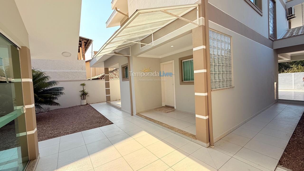 Casa para aluguel de temporada em Bombinhas (Canto Grande)