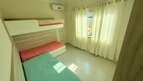 Casa Espaçosa à 400m da Praia de Mariscal