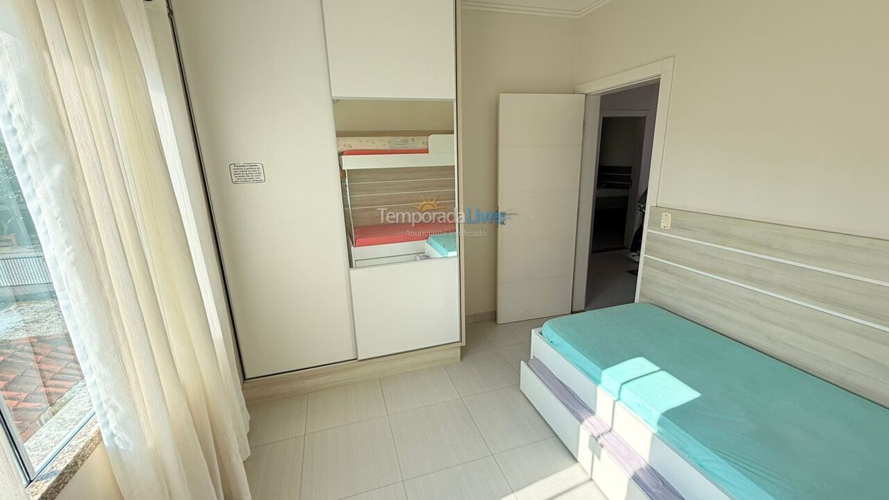 Casa para aluguel de temporada em Bombinhas (Canto Grande)