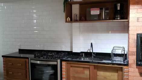 Sobrado Espaçoso à 220m da Praia do Mariscal