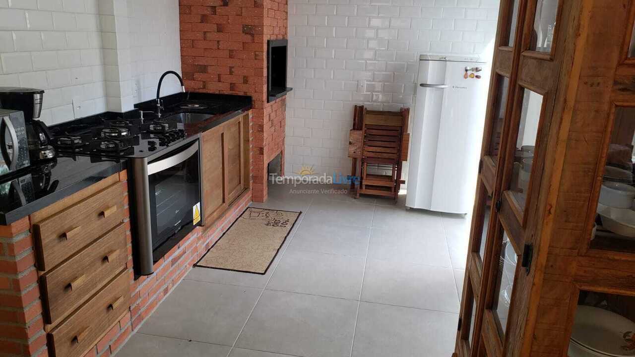 Apartamento para aluguel de temporada em Bombinhas (Canto Grande)