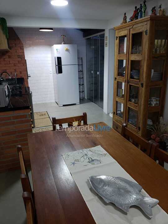 Apartamento para aluguel de temporada em Bombinhas (Canto Grande)