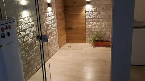 Sobrado Espaçoso à 220m da Praia do Mariscal