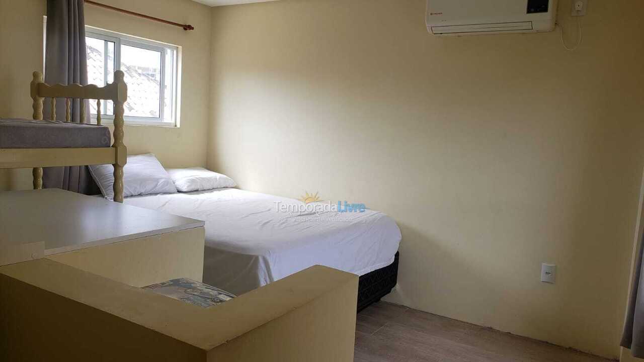 Apartamento para aluguel de temporada em Bombinhas (Canto Grande)