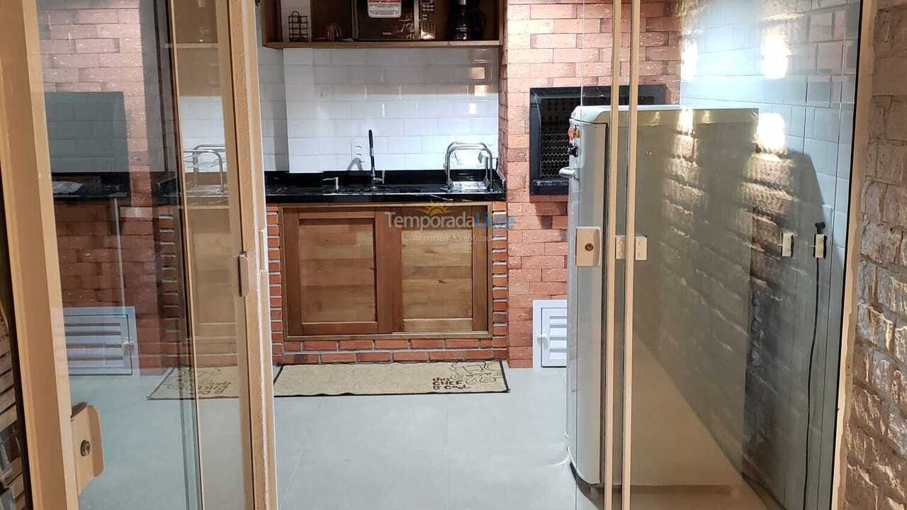 Apartamento para aluguel de temporada em Bombinhas (Canto Grande)