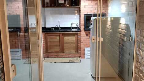 Sobrado Espaçoso à 220m da Praia do Mariscal