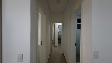 Apartamento de 1 Suíte e 1 Quarto à 180m da Praia de Mariscal