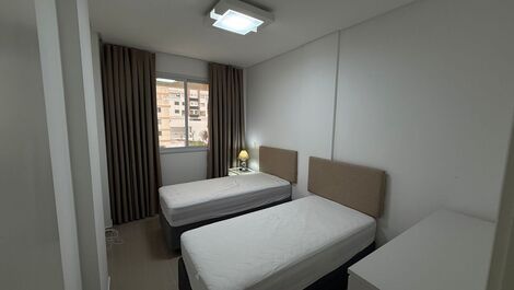 Apartamento de 1 Suíte e 1 Quarto à 180m da Praia de Mariscal