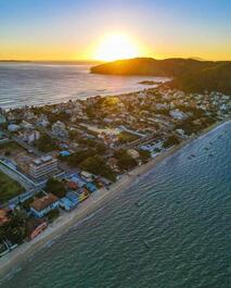 Cobertura Duplex de Alto Padrão à 240m da Praia