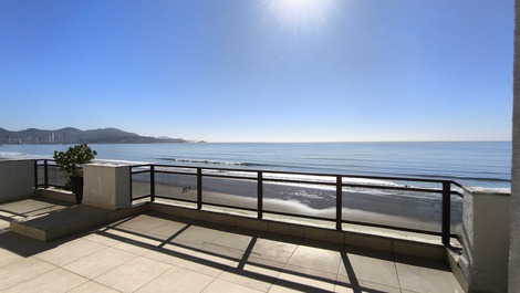 3-bedroom penthouse apartment, seafront