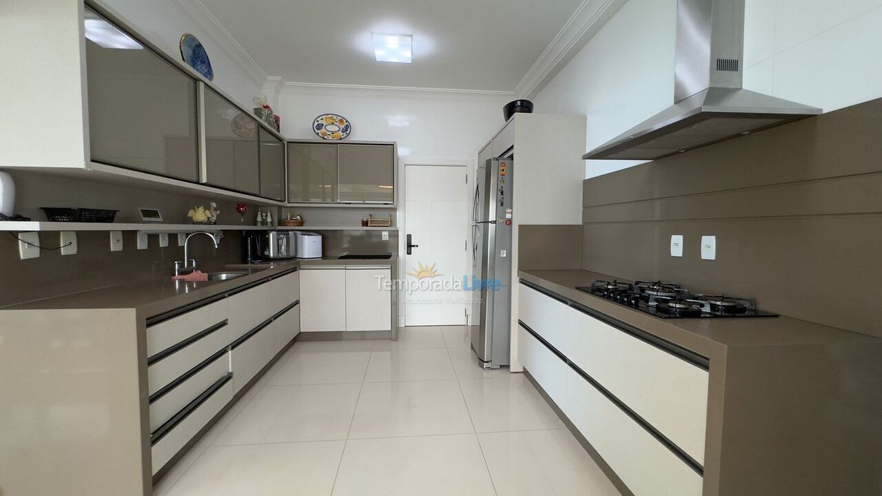 Apartment for vacation rental in Itapema (Meia Praia)