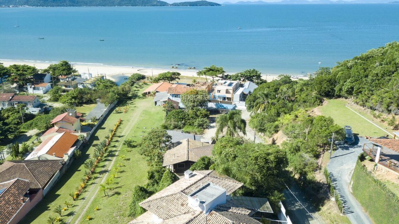 House for vacation rental in Bombinhas (Praia de Zimbros)