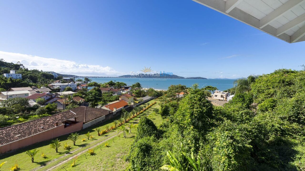 House for vacation rental in Bombinhas (Praia de Zimbros)