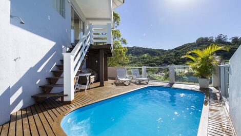 House with pool and sea view in Bombinhas