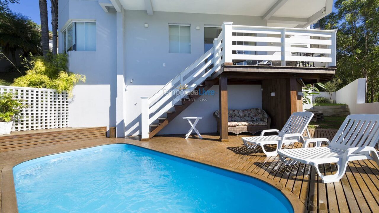 House for vacation rental in Bombinhas (Praia de Zimbros)