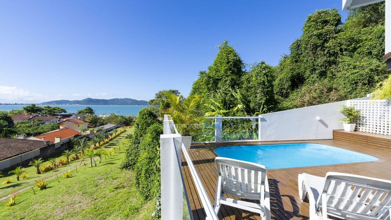 House for vacation rental in Bombinhas (Praia de Zimbros)