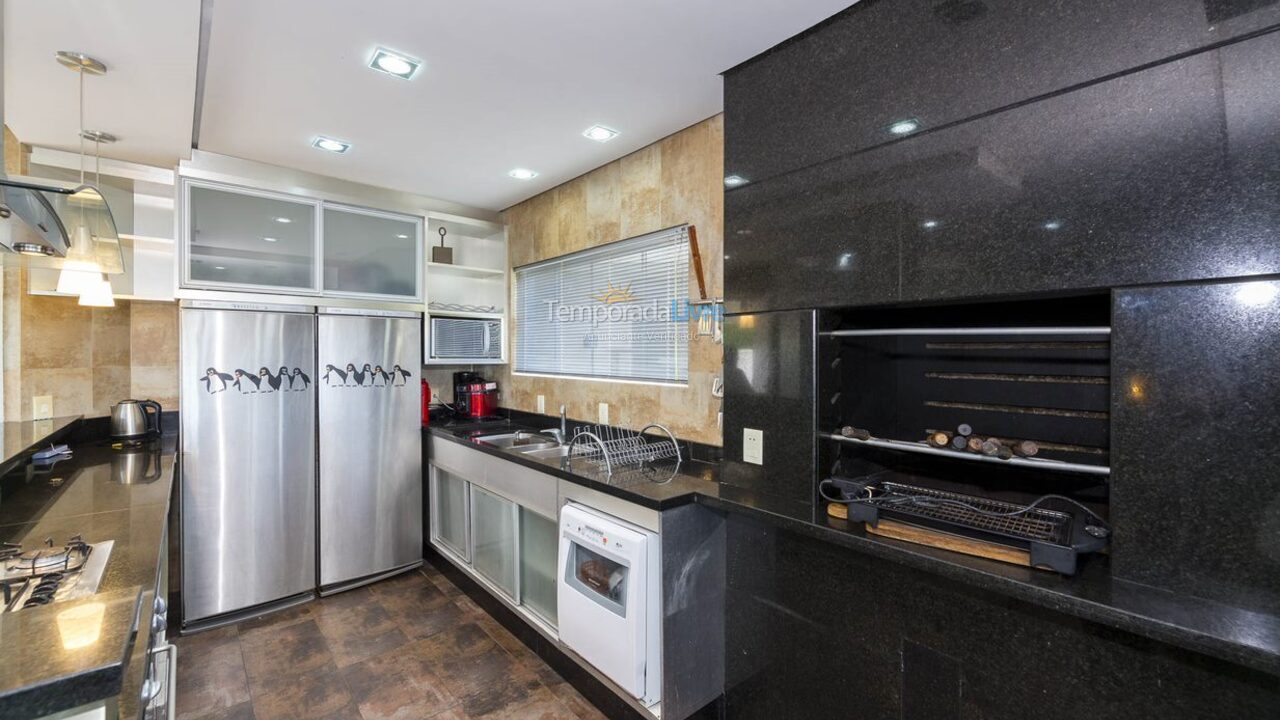 House for vacation rental in Bombinhas (Praia de Zimbros)