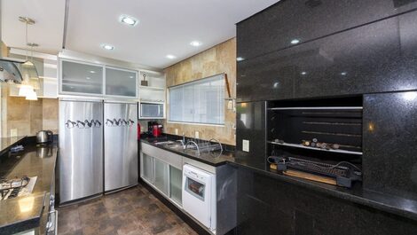 House with pool and sea view in Bombinhas