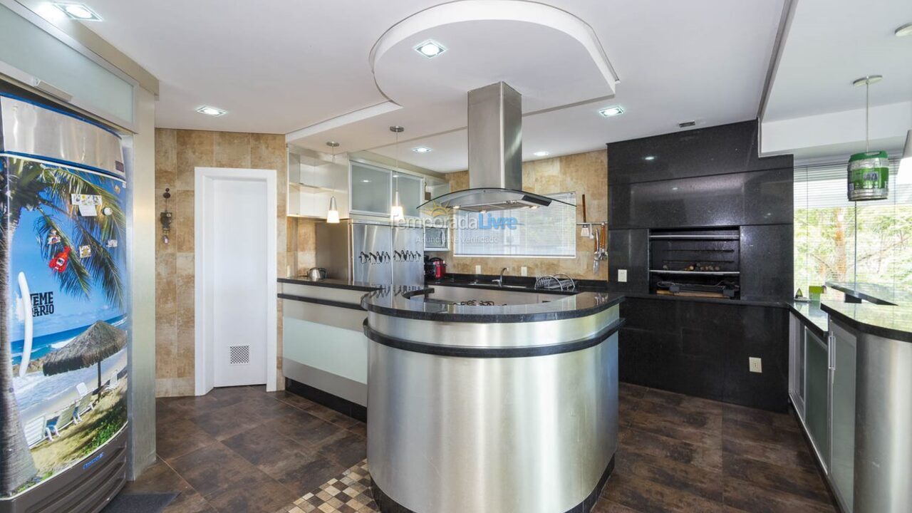 House for vacation rental in Bombinhas (Praia de Zimbros)