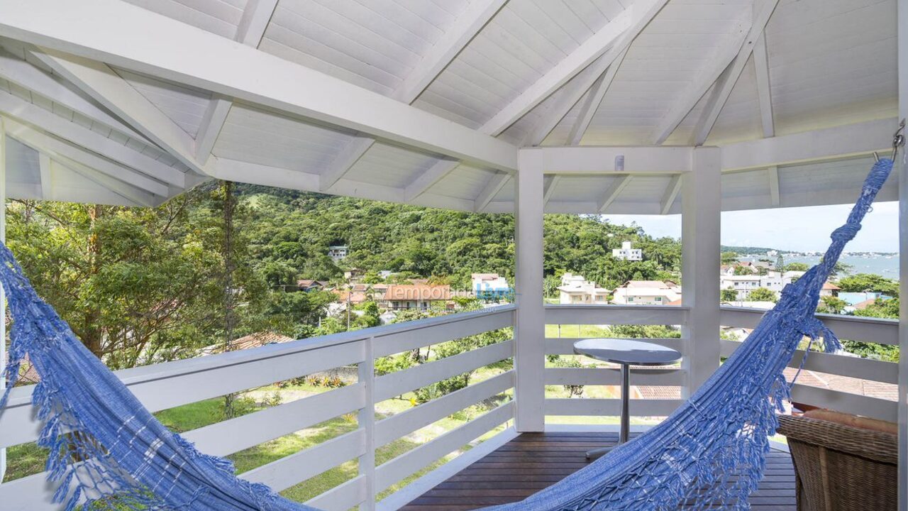 House for vacation rental in Bombinhas (Praia de Zimbros)