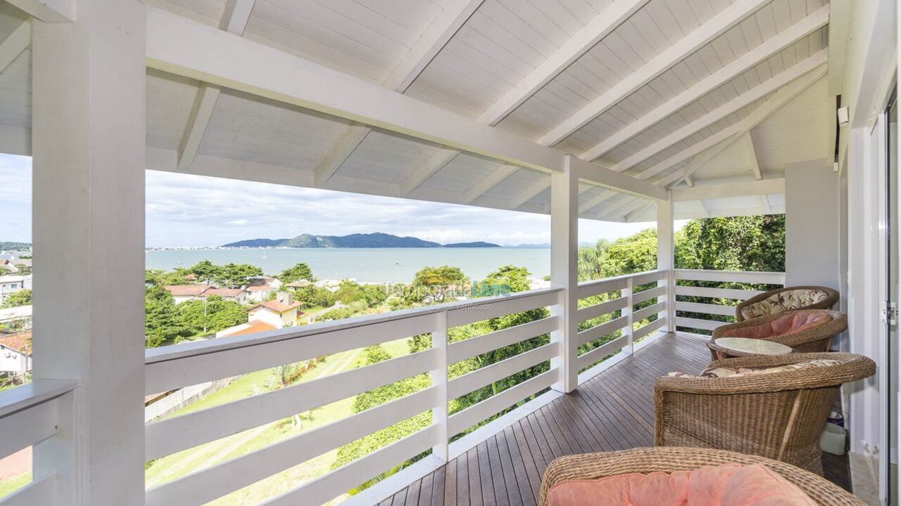 House for vacation rental in Bombinhas (Praia de Zimbros)