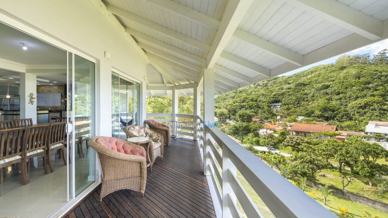 House for vacation rental in Bombinhas (Praia de Zimbros)