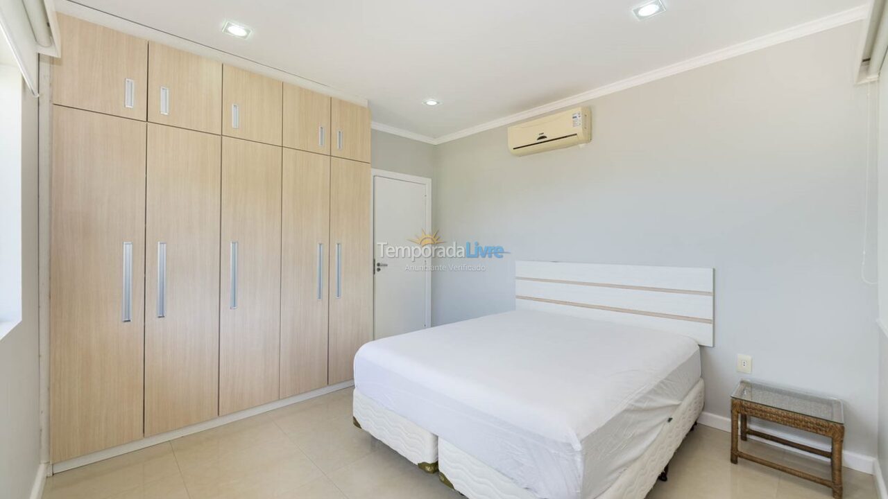 House for vacation rental in Bombinhas (Praia de Zimbros)