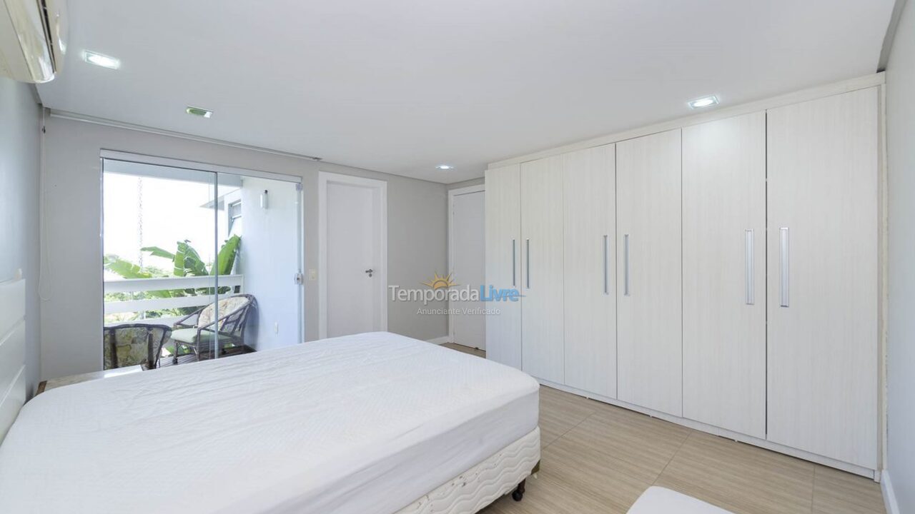 House for vacation rental in Bombinhas (Praia de Zimbros)