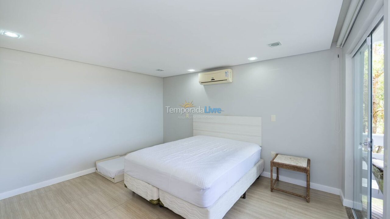 House for vacation rental in Bombinhas (Praia de Zimbros)