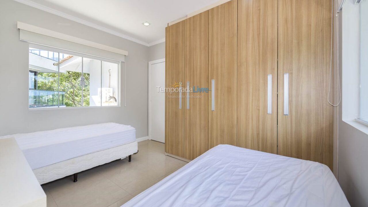 House for vacation rental in Bombinhas (Praia de Zimbros)