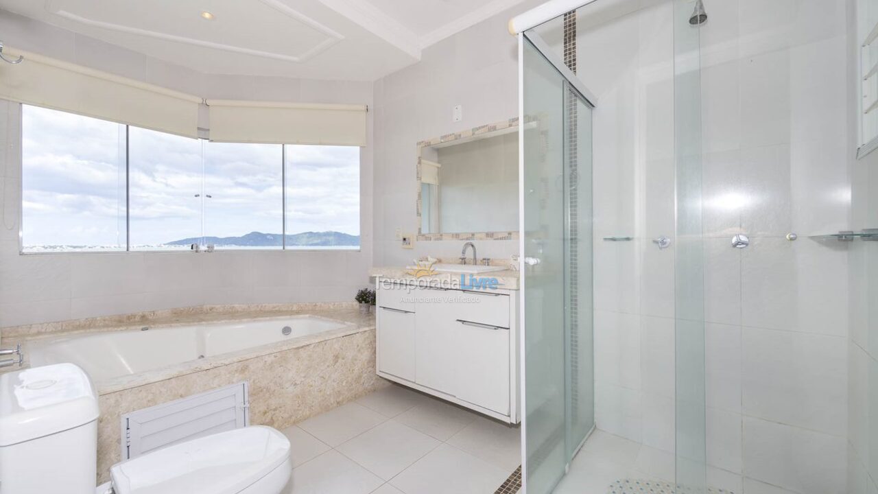 House for vacation rental in Bombinhas (Praia de Zimbros)