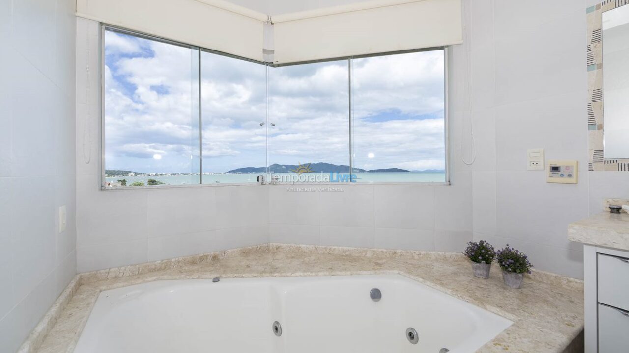 House for vacation rental in Bombinhas (Praia de Zimbros)