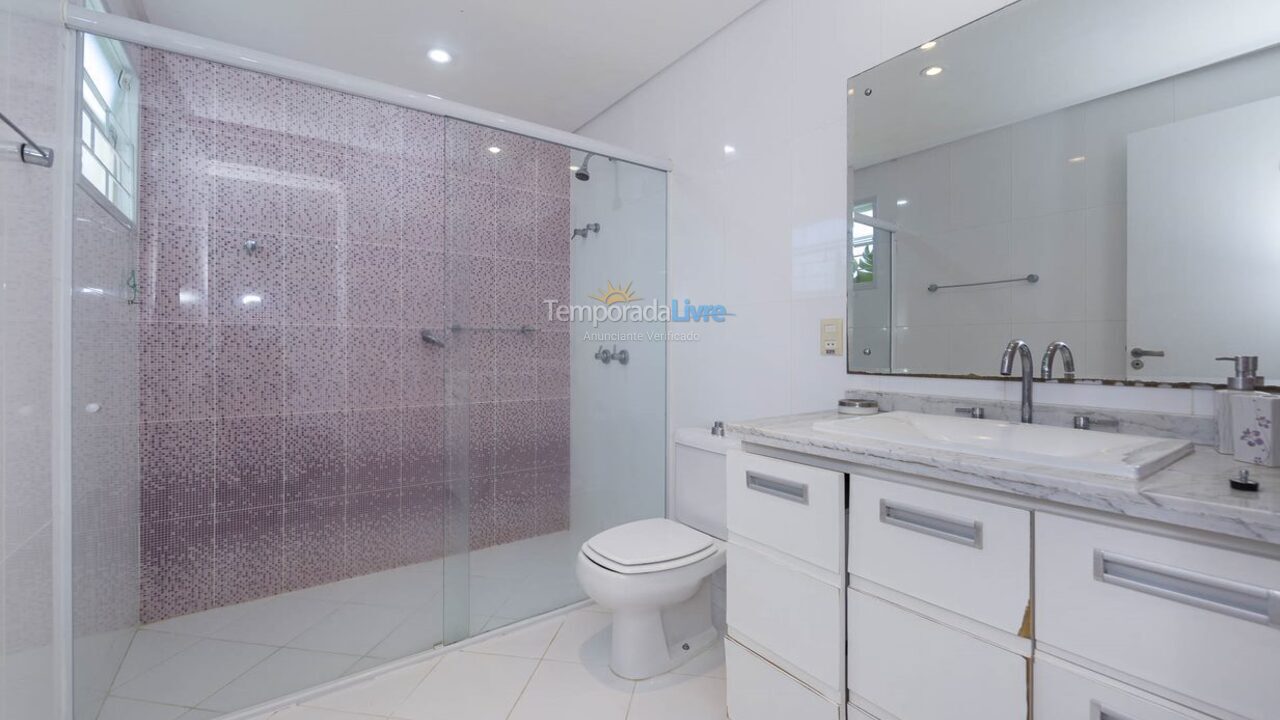 House for vacation rental in Bombinhas (Praia de Zimbros)