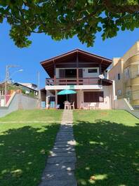 Casa frente al mar en el centro de Bombinhas