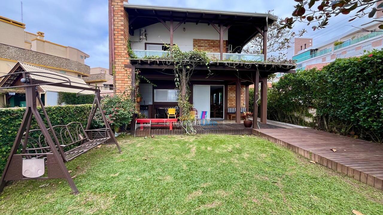 House for vacation rental in Bombinhas (Praia de Bombas)