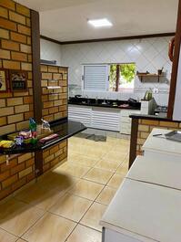 Beachfront house in Costão de Bombas for 15 people