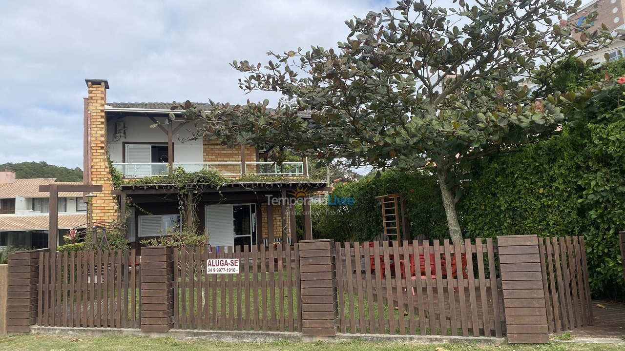 House for vacation rental in Bombinhas (Praia de Bombas)